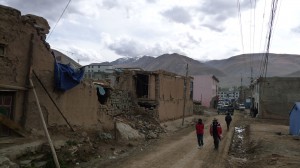 Broken houses in Gyegu