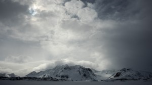 Beauty of Greenland : from the cloudy mountains to the sea ice